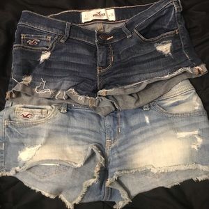 A bundle of two Hollister shorts. Super cute !